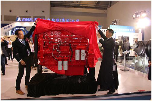 重慶康明斯發動機有限公司產品QSK19發動機揭開紅綢